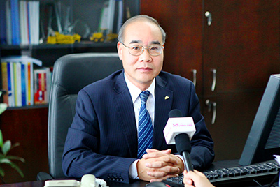 张秀文董事长在接受中国山东网专题采访时，就公司践行“忠实鲁商”倡树行动举行回覆，先容了esball把“仁义、诚信、忠实”的文化精髓融入到生产谋划的全历程的典范做法和“诚敬做产品，诚信做企业”的谋划理念，在工程机械行业树立起了“厚德坚韧”的山东国企形象