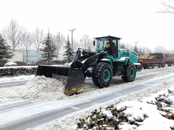 除雪保畅，esball铁肩道义勇担重任！